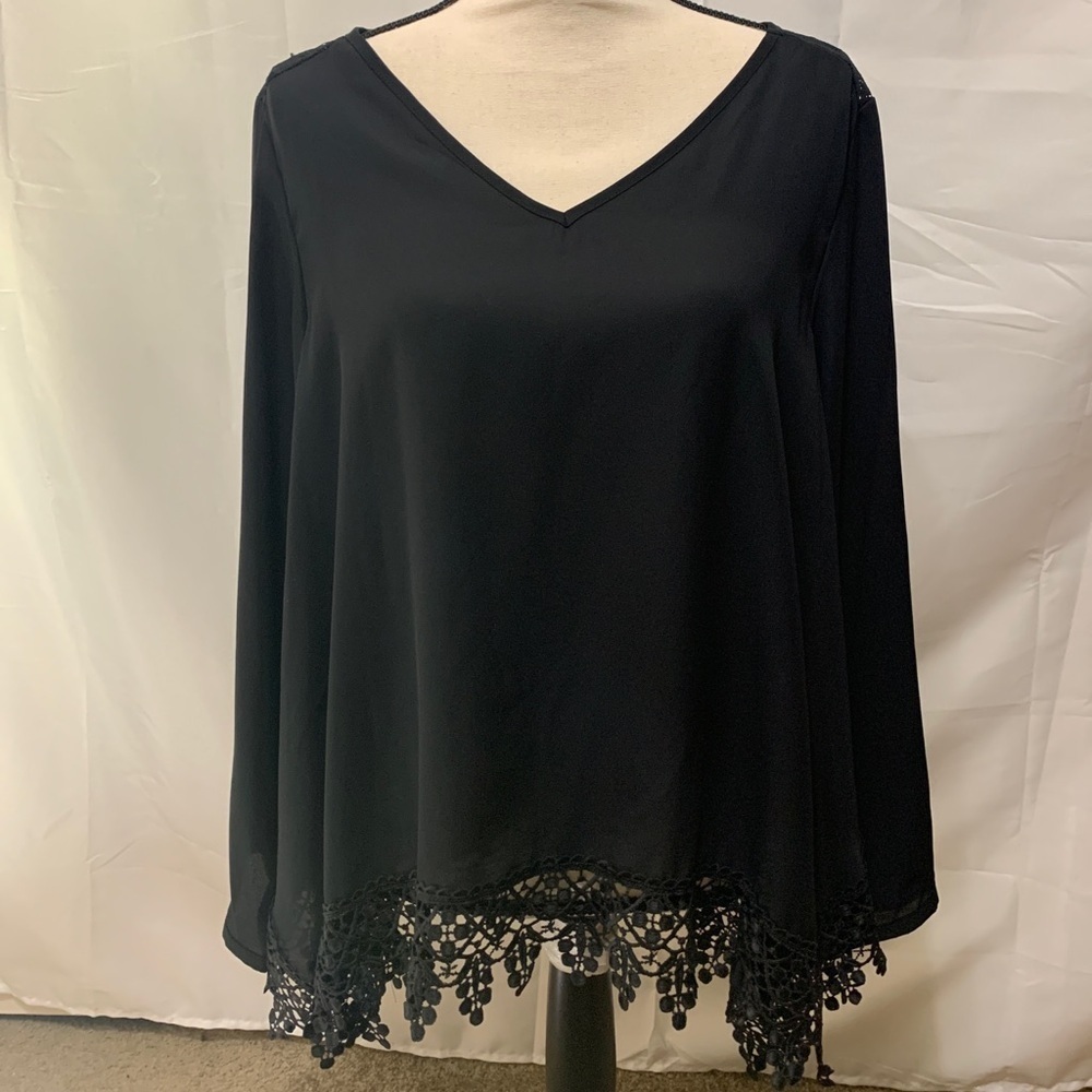3/$28❤️ZAC&RACHEL Black, loose top with lace trimmings size XL